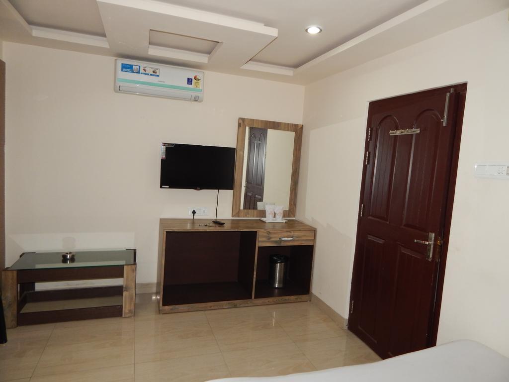 Breeze Hotel Siliguri Esterno foto