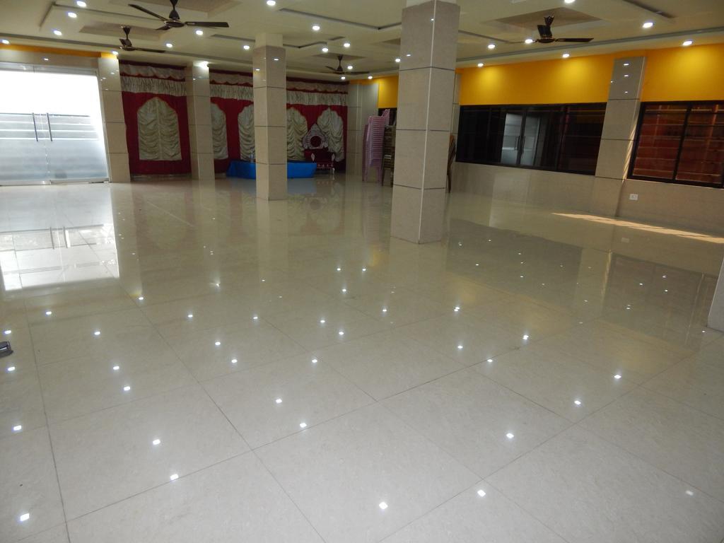 Breeze Hotel Siliguri Esterno foto